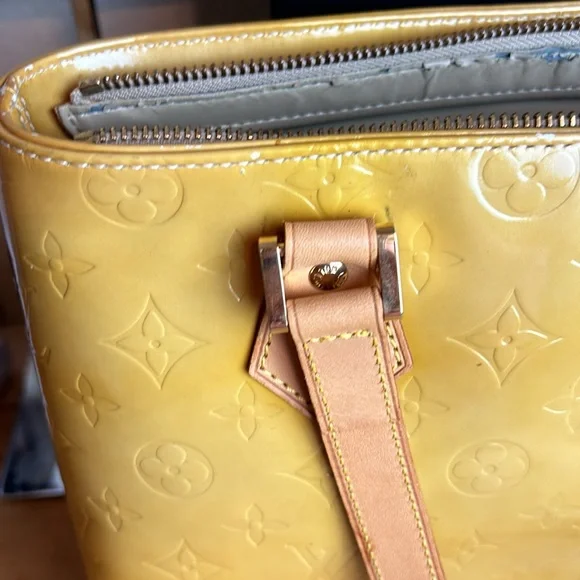 Louis Vuitton Houston Tote Lime Yellow Leather Monogram Vernis - Picture 12 of 14